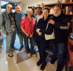 Carlos Pereiro, junto a poetas.