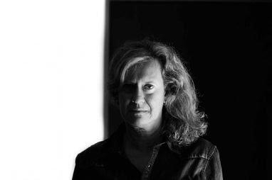 «Tráiler», de María Calviño: ese umbral donde el lenguaje se hace mudo (por José Di Marco)